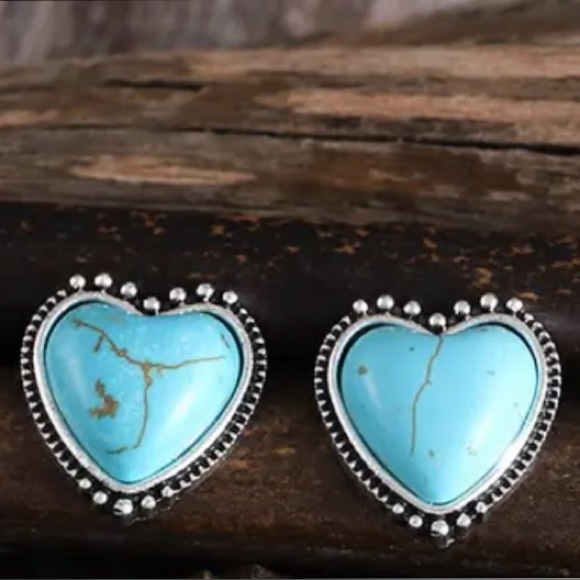 “Tibetan Turquoise Heart” Ornate Dot Framed Feminine Love Romance Silver Studs - Picture 4 of 5